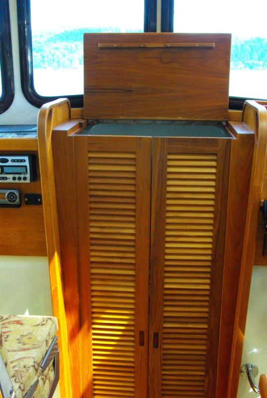 V-Birth Louvered Access drs (1a)