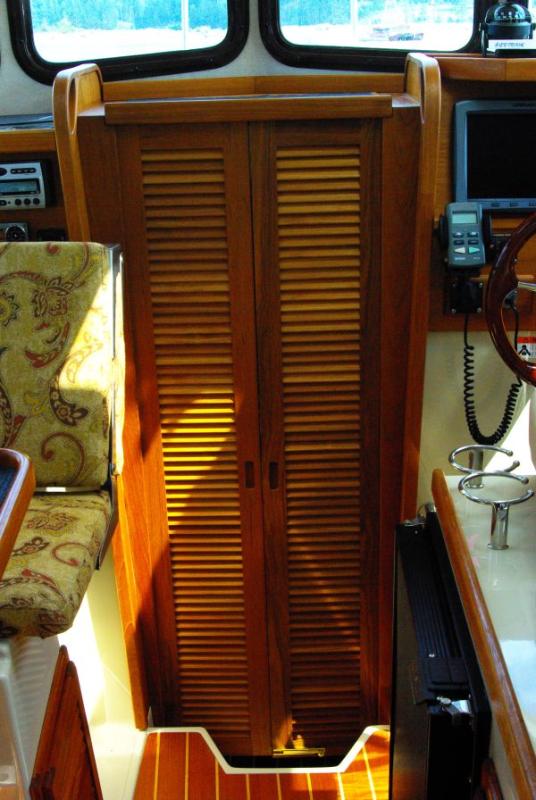 V-Birth Louvered Access drs (2a)