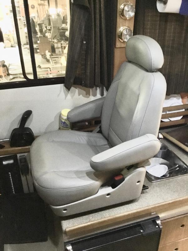 V3. Captains chair