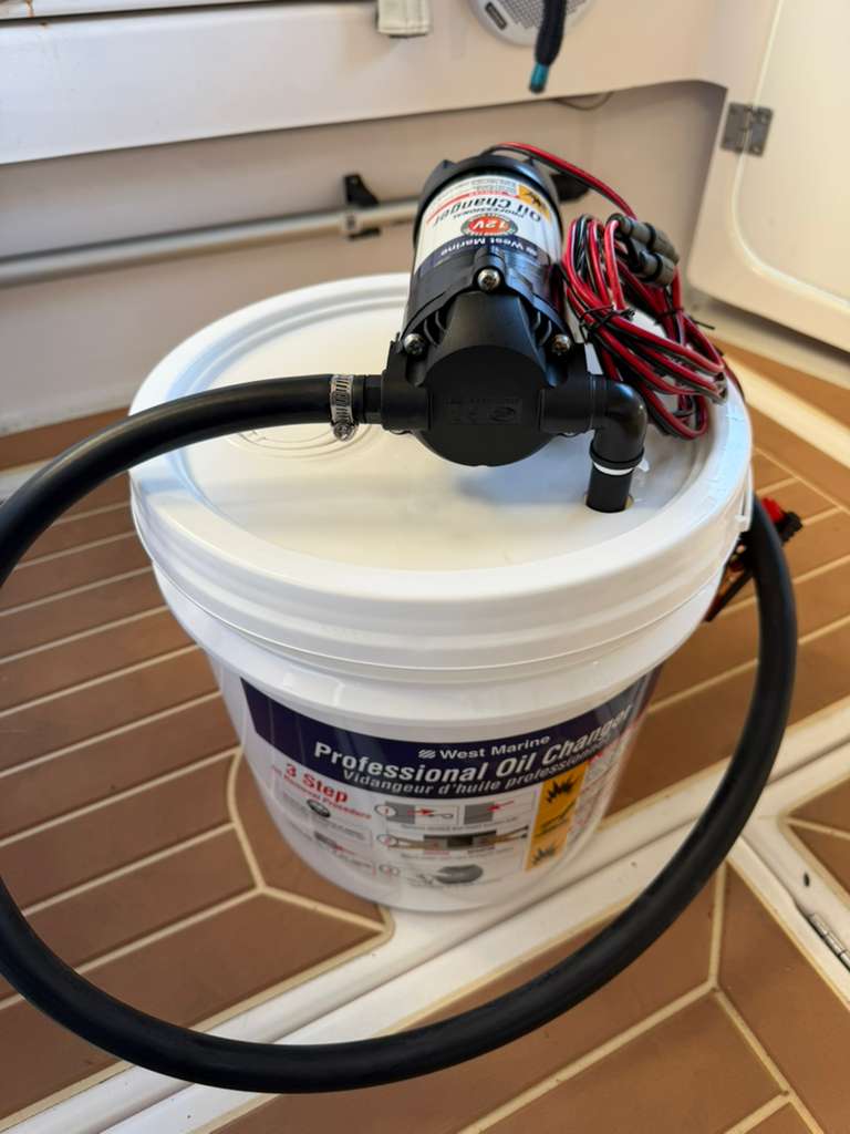 westmarine-oil-pump-extractor.jpeg