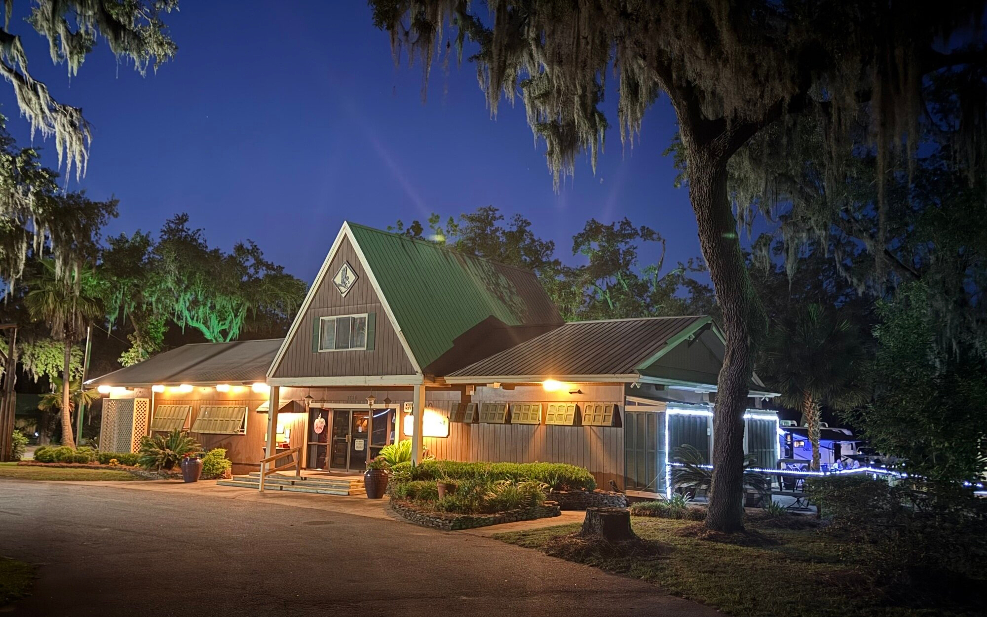 eaglesroostrvresort.com